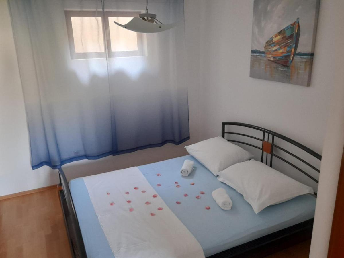 Apartmani I & J Seric セゲット・ヴラニツァ エクステリア 写真