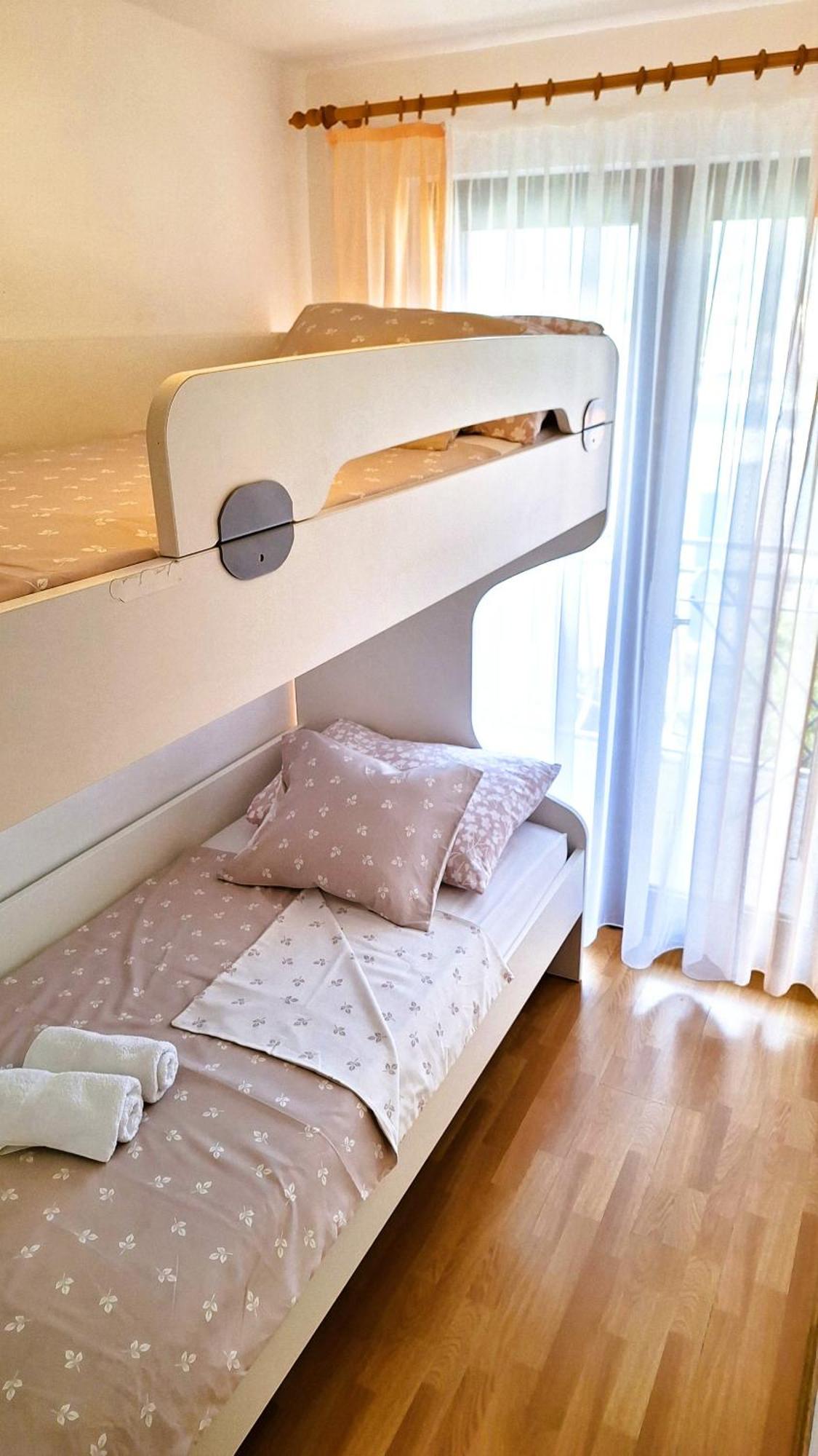 Apartmani I & J Seric セゲット・ヴラニツァ エクステリア 写真