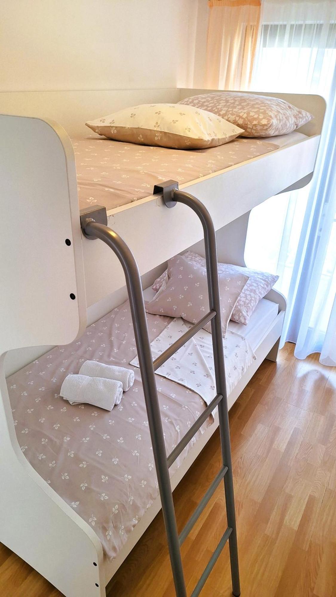 Apartmani I & J Seric セゲット・ヴラニツァ エクステリア 写真