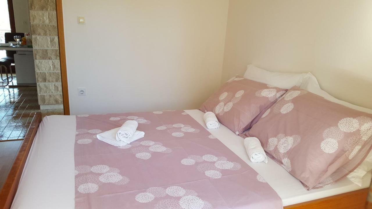 Apartmani I & J Seric セゲット・ヴラニツァ エクステリア 写真
